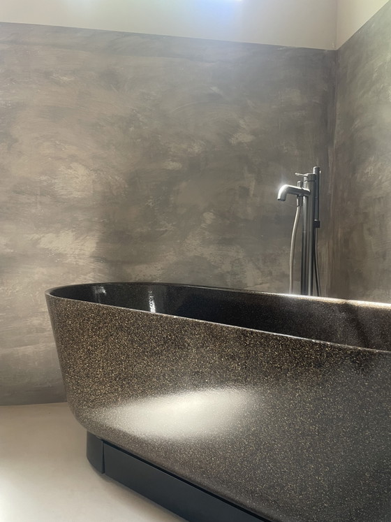 Image 1 of Bañera de diseño Woodio. Madera compuesta marrón oscuro.