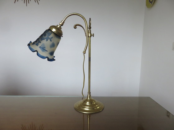Image 1 of Art Nouveau lamp in brass and Vianne glassware, Signed