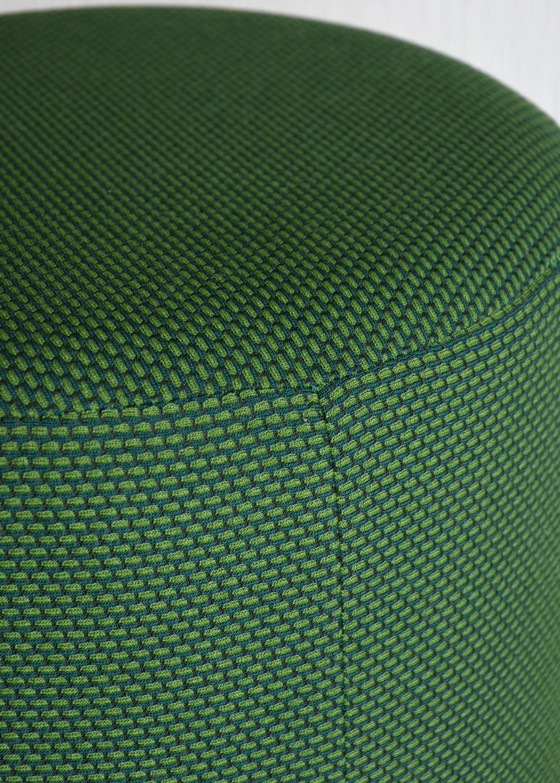 Image 1 of Reposapiés redondo verde en tejido Kvadrat Drop - Ø37cm x H40cm
