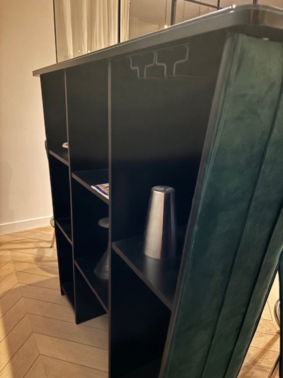 Image 1 of Barra elegante en terciopelo verde