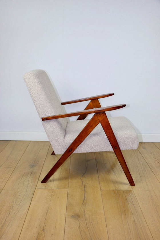 Image 1 of Poltrona vintage B-310 VAR in bouclé beige e legno scuro strutturale, anni '70 - 2 pezzi disponibili