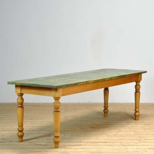Mesa de pino con tablero antiguo