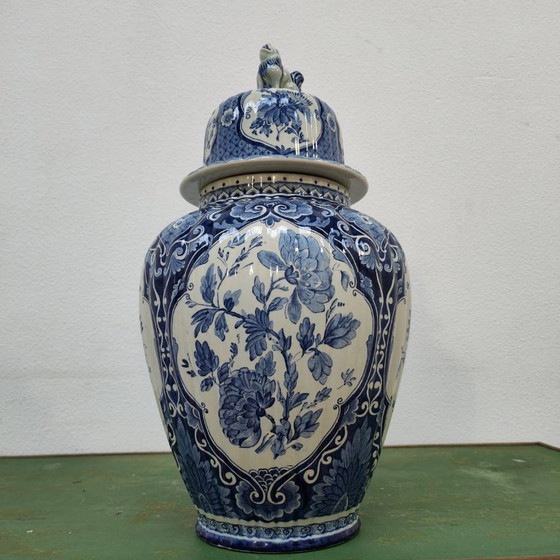 Image 1 of Vaso con coperchio vintage Royal Sphinx Maastricht in porcellana