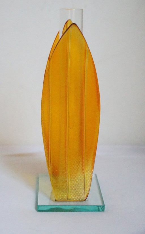 Jarrón escultural de vidrio artístico modernista de mediados de siglo: vidrio ámbar y transparente