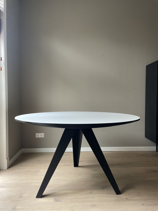 Odesi Belly Tafel Rond 130cm Zwart/Wit – eettafels, Metal, Wood