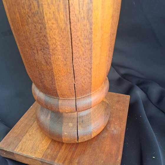 Image 1 of Base in legno massello – probabilmente noce – alta 70,5 cm