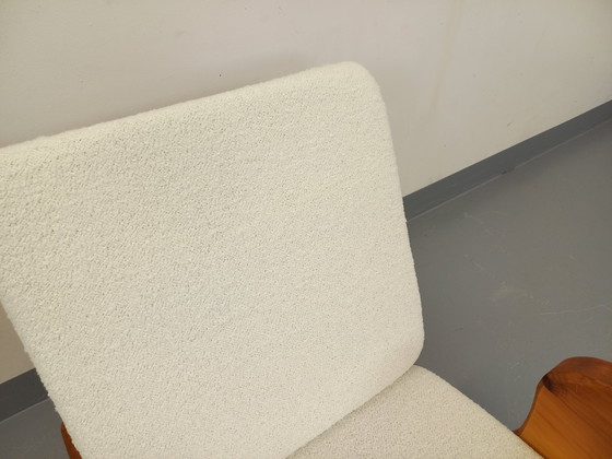 Image 1 of 50's Brutalistische Jean Touret schommelstoel in massief grenen en Bouclette stof