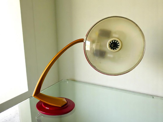 Image 1 of Modernistische spanische Schreibtischlampe aus rotem Metall Boomerang 2000 von Fase 1960s