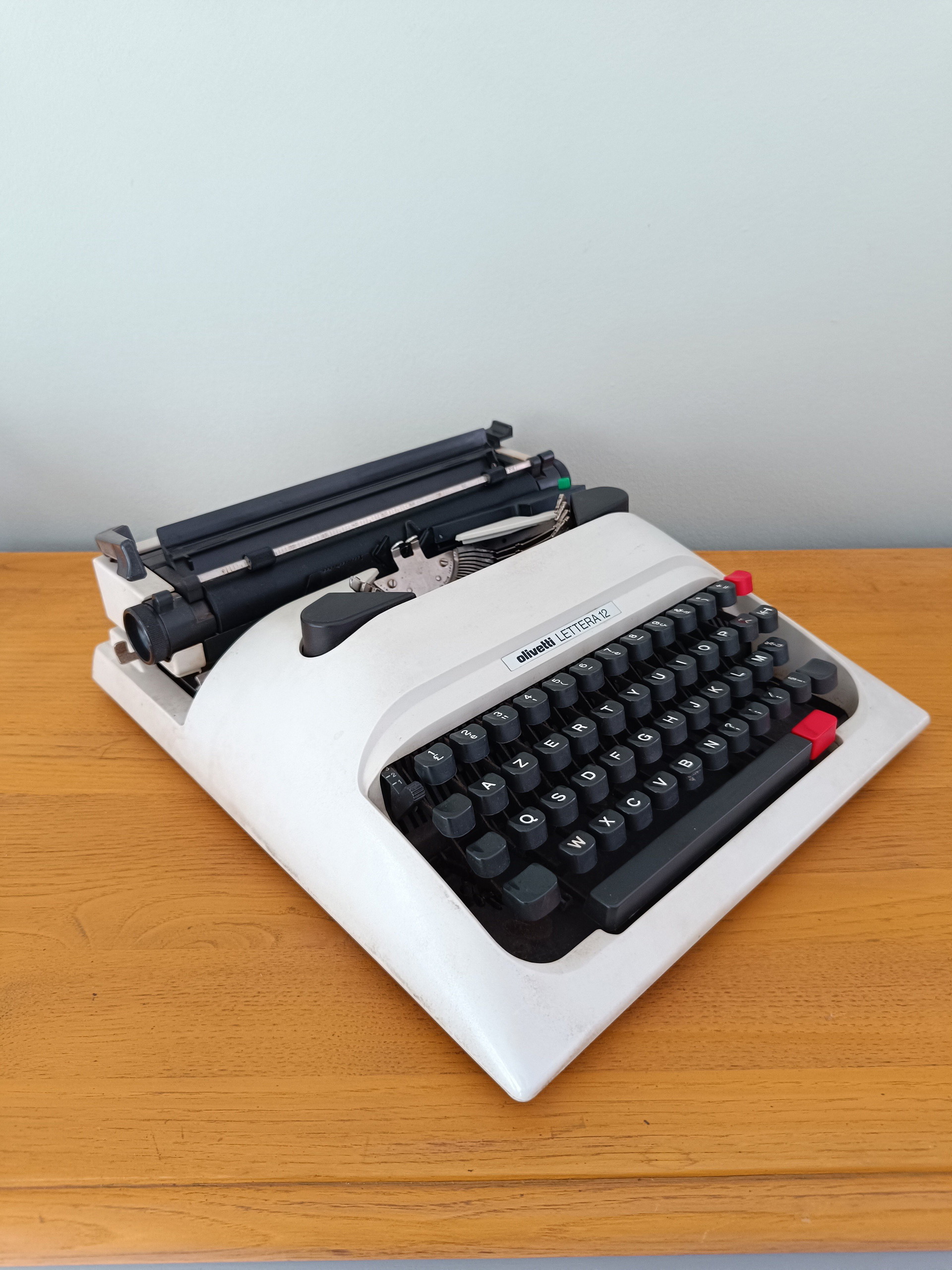 Olivetti Lettera 12 typewriter | €60 | Whoppah