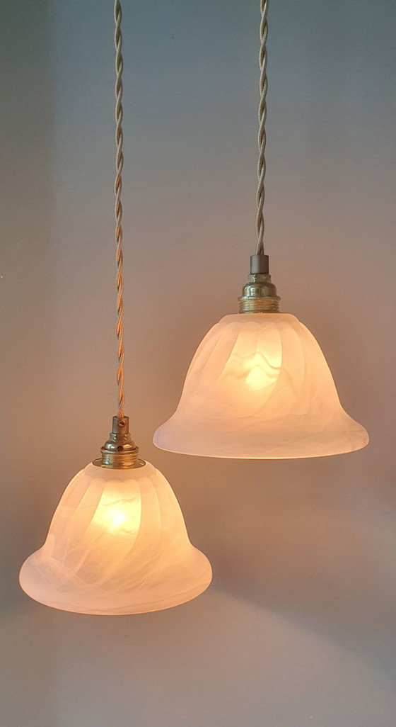 Ensemble de Suspensions Vintage en Verre Dépoli avec des 'Tourbillons' Tissés dans le Verre. – Metal (photo 11 of 18)