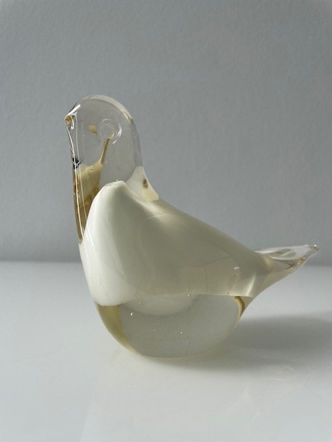 Image 1 of Pájaro con diseño de vidrio: elegante y escultural en vidrio transparente