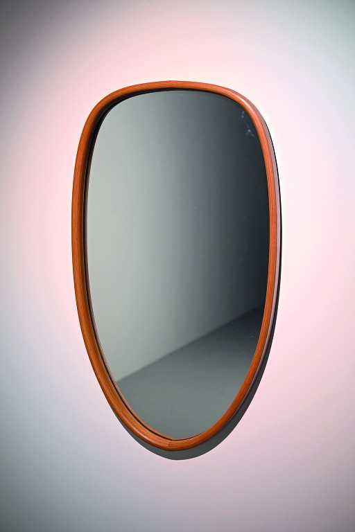 Organically shaped mirror