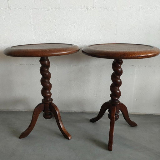 Mesa auxiliar vintage redonda de roble con base torneada (antigua)