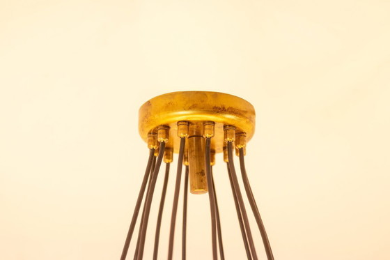 Image 1 of Lampadario a 12 luci in ottone patinato e metallo laccato nero. Contemporaneo
