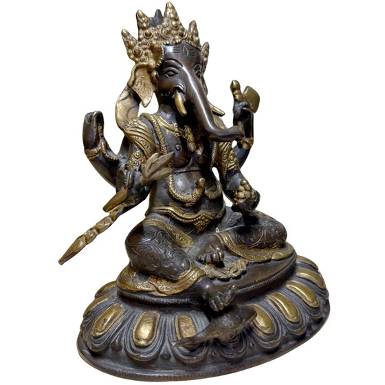 Estatua de Ganesha de Bronce con Base de Loto – Estilo Nepalí – Bronce Pesado con Acentos Dorados – 20.6 cm (photo 2 of 9)