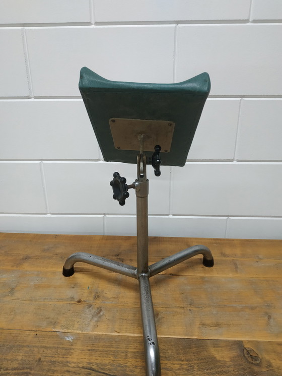 Image 1 of Support industriel vintage pour jambes de pédicure (peut également être utilisé pour la manucure)