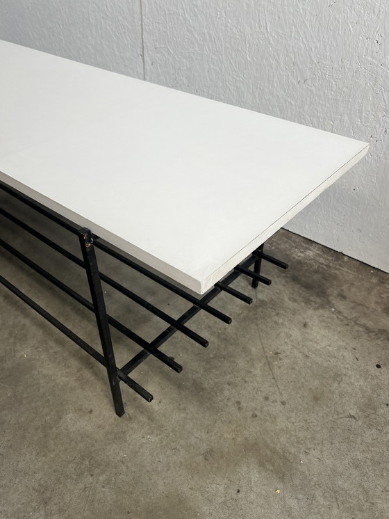 Image 1 of Table basse vintage, plateau en bois blanc sur structure en acier noir. 1970's