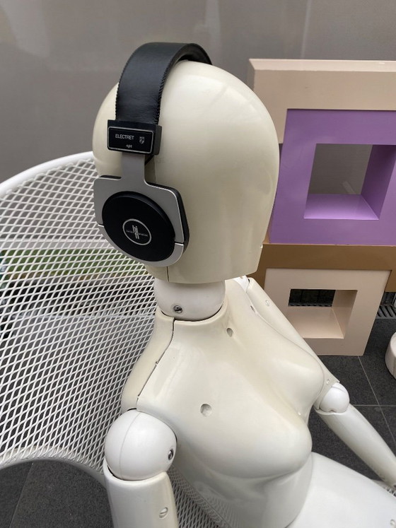 Image 1 of Brevettato space age mannequin