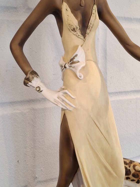 Image 1 of “Escultura Art Déco 'Dama con Leopardo' – A. Santini, Italia (Firmada y con etiqueta)”