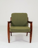 Retro Loungestoel Groene Boucle Bekleding, Ergonomische vorm, Vintage Stijl, Donker Noten Kleur Hout