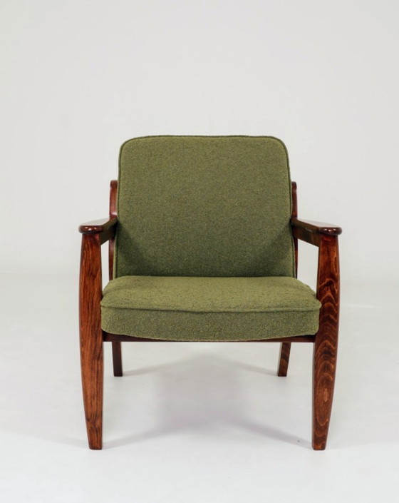Image 1 of Retro Loungestoel Groene Boucle Bekleding, Ergonomische vorm, Vintage Stijl, Donker Noten Kleur Hout