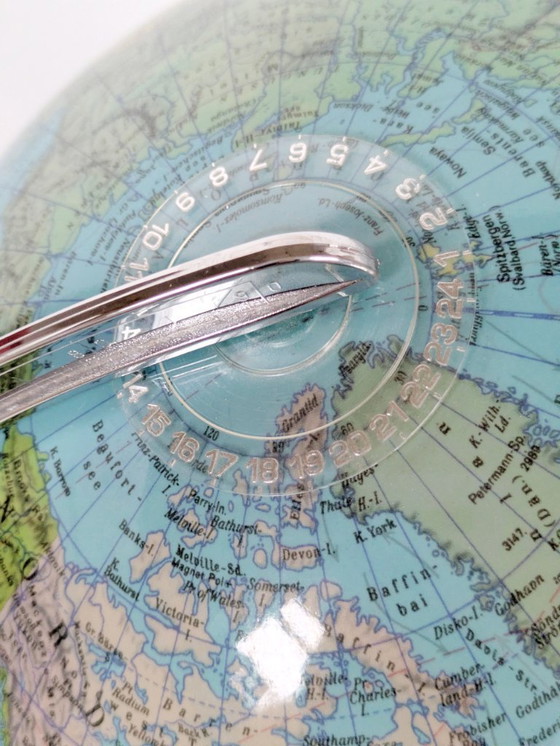 Image 1 of Columbus Duplex verlichte wereldbol uit de jaren 80: politieke en fysische kaart, grenenhouten voet, Europese stekker