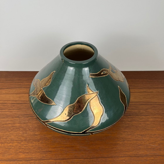 Image 1 of Vaso vintage in ceramica smaltata verde e oro