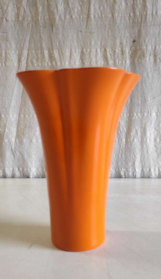 Image 1 of Vaso vintage in plastica arancione - metà del XX secolo