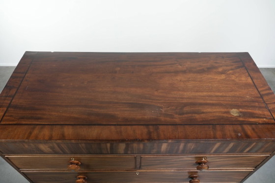 Image 1 of Gran cómoda/cómoda antigua inglesa de principios del siglo XIX con 5 cajones y hermosos detalles.