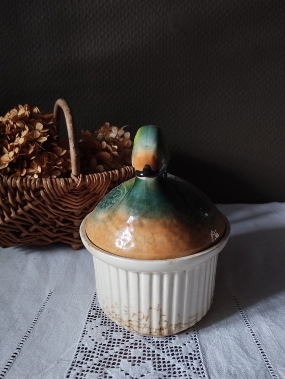 Image 1 of Een ouderwetse terrine voor paté of foie gras, in de vorm van een eend.