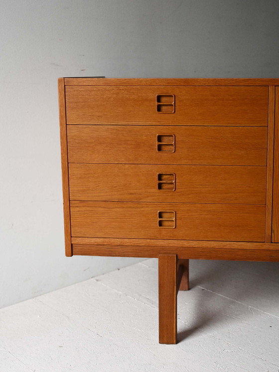 Image 1 of Buffet scandinave en chêne vintage avec tiroirs et portes