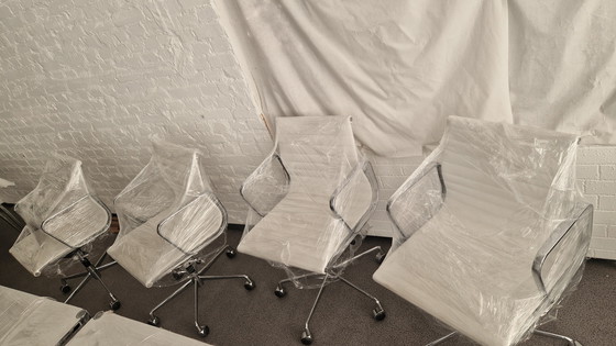 Image 1 of Design Stilwerk conference chairs in white leather, ergonomic, adjustable, on wheels