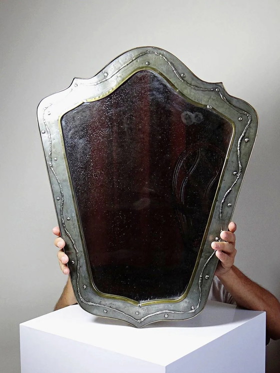 Miroir brutaliste de Jean Goardère, laiton et étain, années 1970. – Bois, Métal (photo 3 of 17)