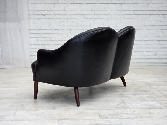 Skandinavisches Sofa aus den 1960er Jahren, bezogen mit schwarzem Möbelleder. – 2 Sitzer Sofas, Wood (photo 13 of 18)