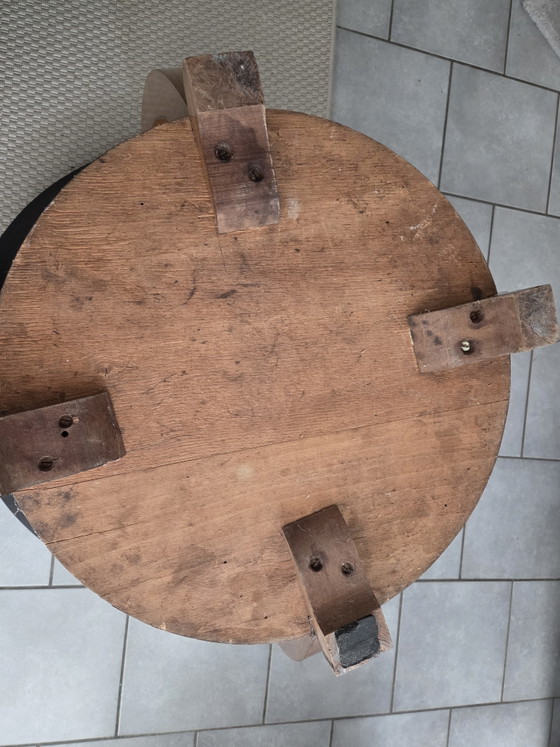 Rara mesa de centro/mesa de pedestal Art Déco grande con patas en forma de sable (1930) – Laca negra y nogal (photo 8 of 9)