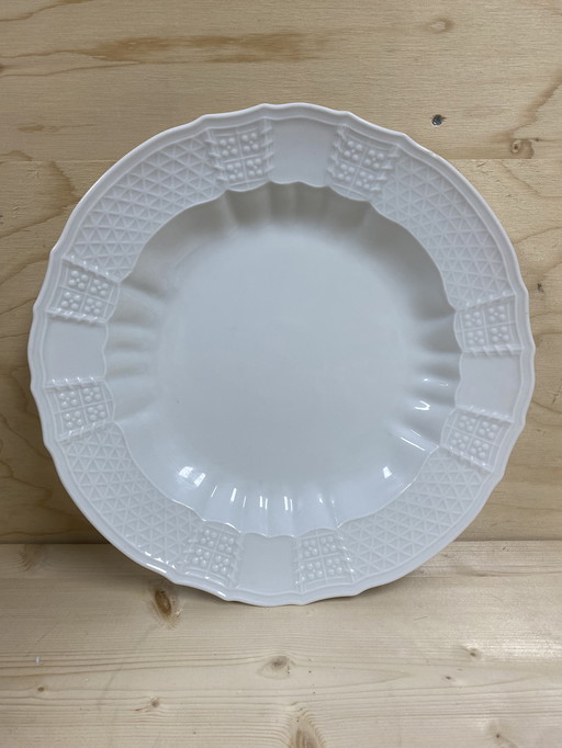 Heinrich Germany Chateau Weiss White Scalloped Edge 