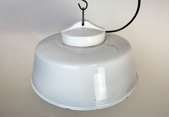 Image 1 of Lampada a sospensione industriale in smalto grigio con copertura in vetro, anni '60