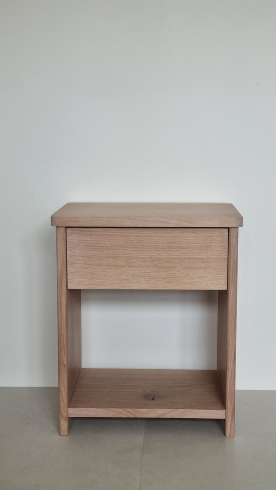 Image 1 of 2 x Beistelltische aus massiver Eiche