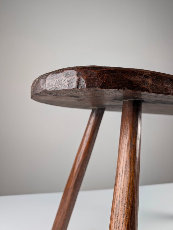 Banco rústico de madera tallada a mano con tablero orgánico de forma irregular, década de 1940. – Wood (photo 2 of 9)