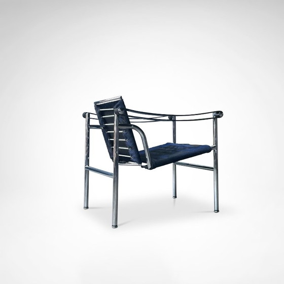 Poltrona LC1 in pelle di cavallino blu e nera, disegnata da Le Corbusier e altri per Cassina, anni '90. (photo 5 of 12)
