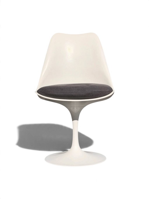 Sedia Tulip Eero Saarinen, Knoll International, bianca
