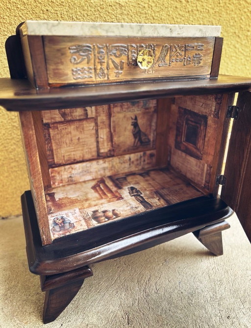 Comodino in stile Art Déco con un restyling