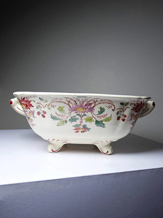 Antike Longchamp Suppenterrine/Gemüseschale mit polychromen Gänseblümchen aus Eisenstein. – Geschirr (photo 9 of 16)