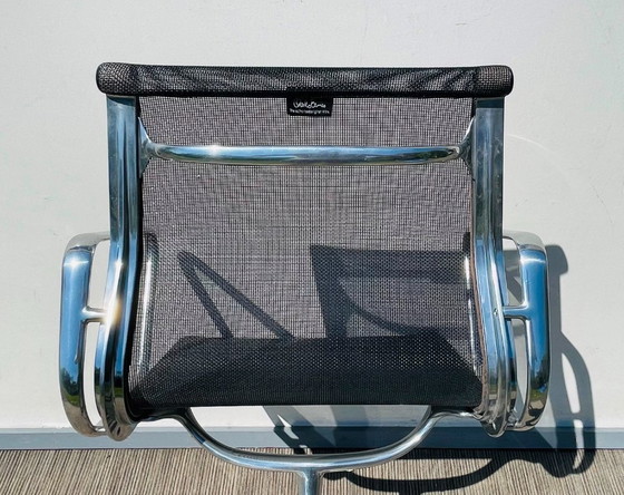 Image 1 of Paar van Vitra Eames Vintage Alu Group armstoelen