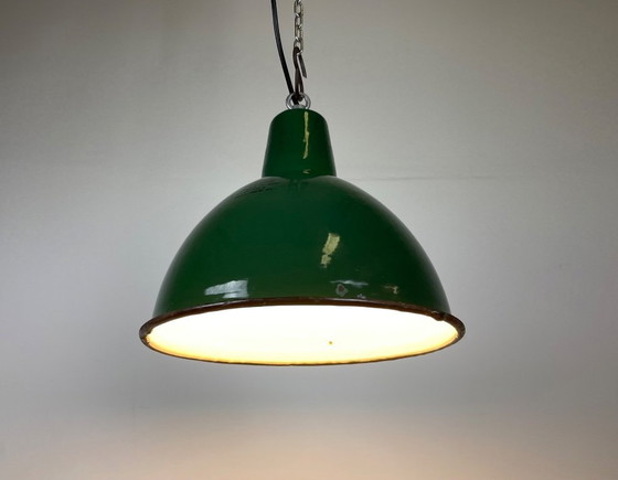 Image 1 of Lampada da fabbrica in smalto verde industriale, anni '60