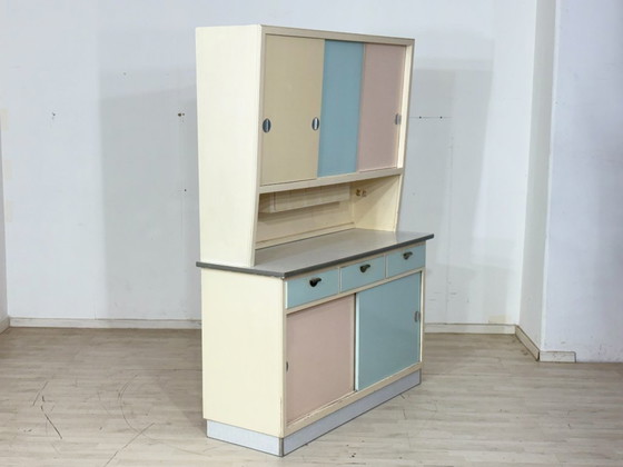 Image 1 of Credenza da cucina vintage anni '50/'60 | Mobile da cucina dal design pastello | 2 pezzi
