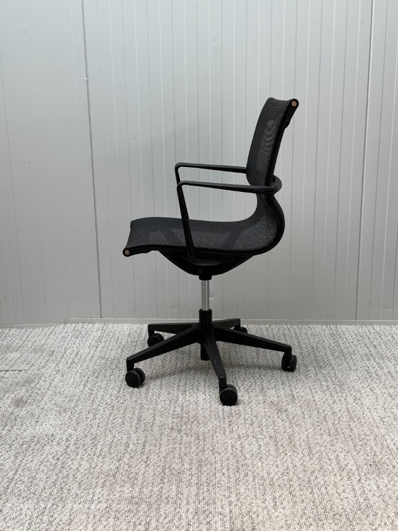 Bralco Moma Netweave Height-Adjustable Desk / Conference Chair – Office chairs, Plastic (photo 4 of 14)