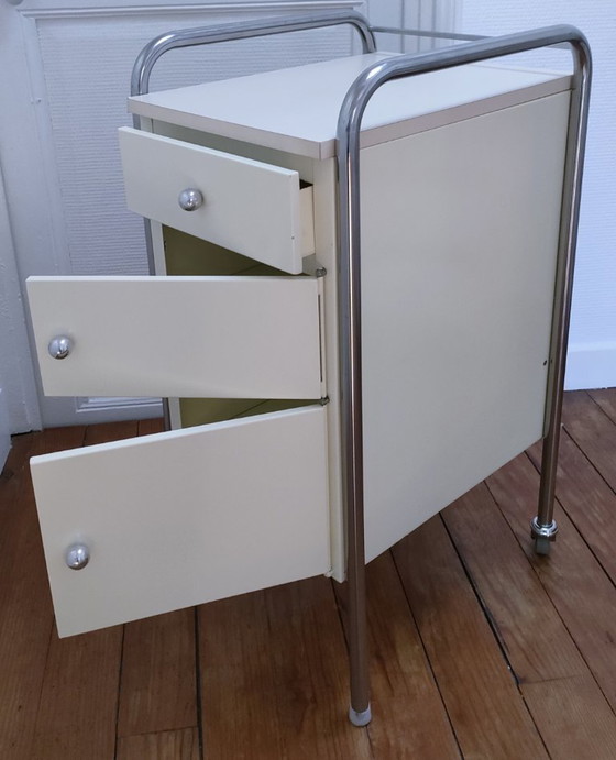 Image 1 of Comodino anni '80 in metallo laccato in acciaio inox