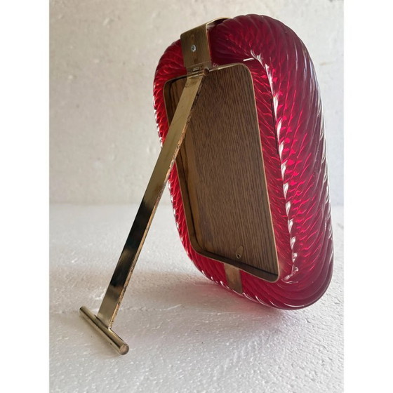 Image 1 of Cornice in vetro di Murano “Torchon” rosso veneziano e ottone grezzo in stile Barovier.
