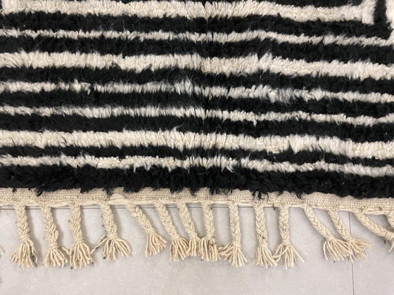 Image 1 of Tappeto tradizionale berbero dell'Atlante in bianco e nero, colore naturale, dimensioni 150/250 cm